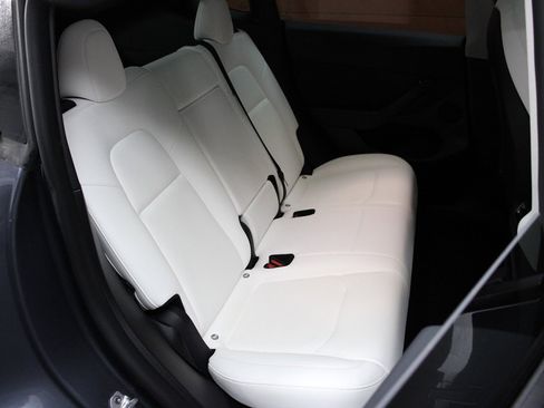 Used 2022 Tesla Model Y Performance image 35