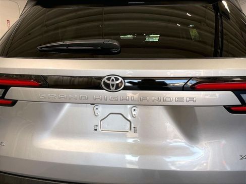 Certified 2025 Toyota Grand Highlander AWD image 29