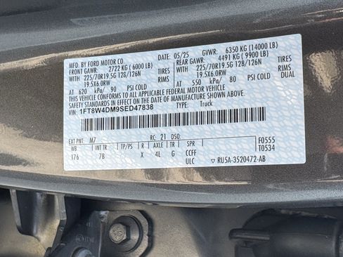 Used 2025 Ford F450 Platinum w/ FX4 Off-Road Package AWD/4WD image 39