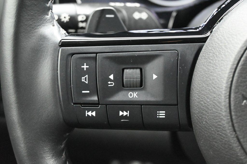 Used 2024 Nissan Pathfinder SL w/ SL Premium Package FWD image 6