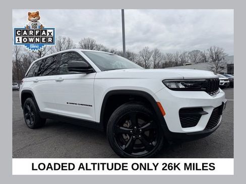 Used 2023 Jeep Grand Cherokee Altitude image 1