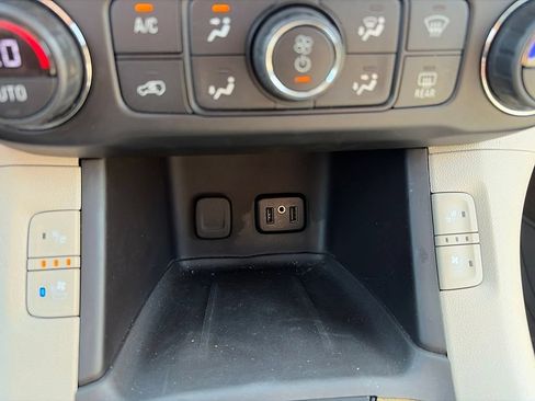 Used 2018 GMC Acadia Denali w/ Technology Package FWD image 10