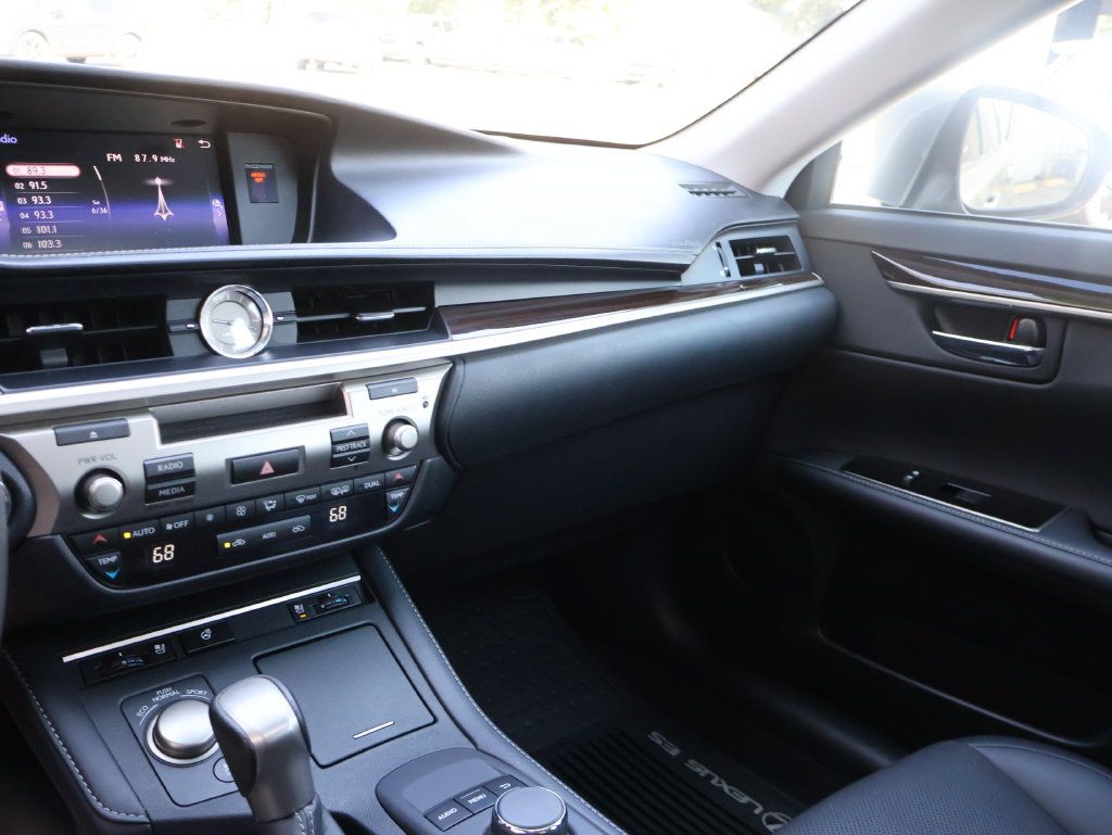 Used 2016 Lexus ES 350 w/ Premium Package w/Wood Trim FWD image 35