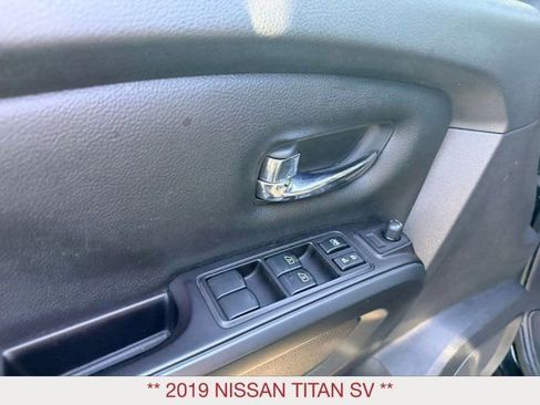 Used 2019 Nissan Titan SV w/ SV Convenience Package image 19