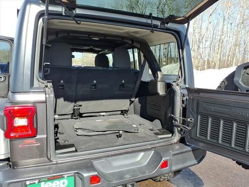 Used 2025 Jeep Wrangler Unlimited Rubicon image 15