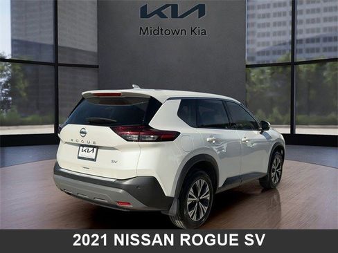 Used 2021 Nissan Rogue SV image 3