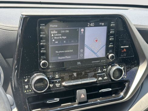 Used 2021 Toyota Highlander Limited FWD image 11