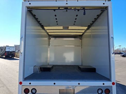 Used 2024 Ford E-450 and Econoline 450 Super Duty w/ Driver's Safety Package image 27