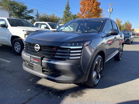 New 2025 Nissan Kicks SR image 4
