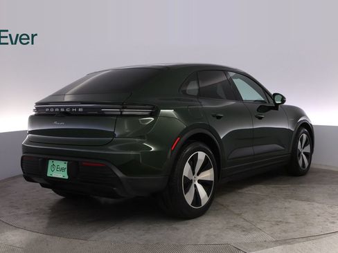 Used 2025 Porsche Macan Electric RWD image 3