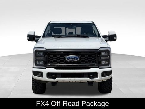 Used 2023 Ford F250 Lariat w/ Sport Appearance Package AWD/4WD image 3