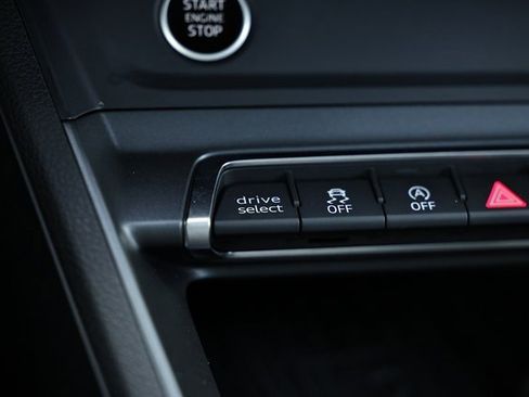 Certified 2025 Audi Q3 2.0T Premium w/ Convenience Package image 38