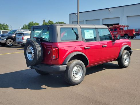 New 2025 Ford Bronco 4-Door image 4