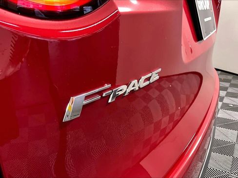 Used 2020 Jaguar F-PACE SVR image 29