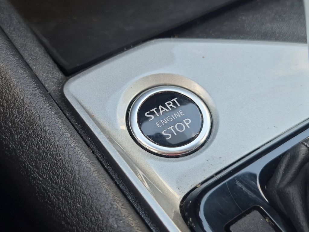 Used 2025 Nissan Altima 2.5 SV FWD image 21