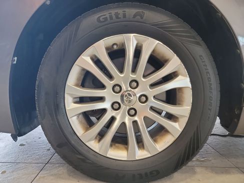 Used 2016 Toyota Sienna XLE FWD image 12