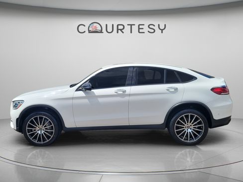 Used 2023 Mercedes-Benz GLC 300 4MATIC Coupe image 2