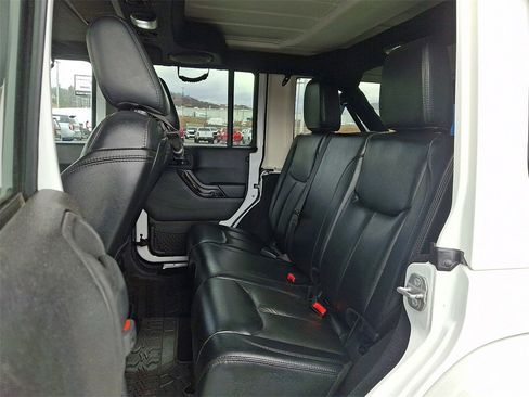 Used 2014 Jeep Wrangler Unlimited Sahara image 10