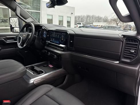 Used 2025 Chevrolet Silverado 2500 LTZ w/ LTZ Premium Package AWD/4WD image 29