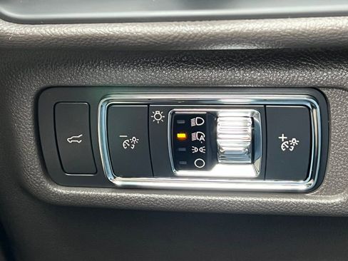 Used 2022 Lincoln Corsair Standard w/ Premium Package image 16