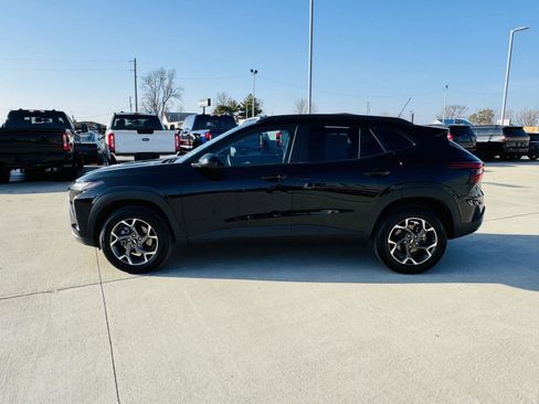 Used 2025 Chevrolet Trax LT w/ LT Convenience Package image 32