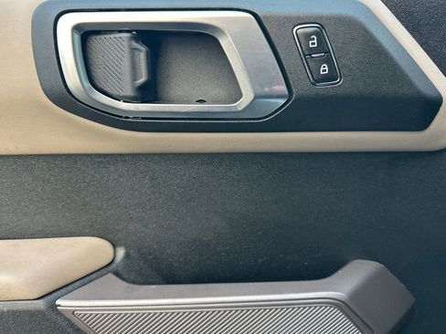 Used 2023 Ford Bronco Wildtrak image 8