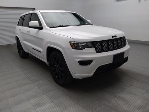 Used 2018 Jeep Grand Cherokee Altitude image 13