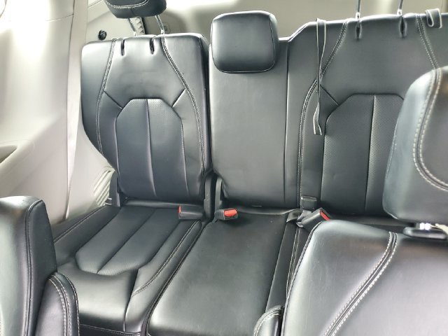 Used 2023 Chrysler Pacifica Touring-L FWD image 10