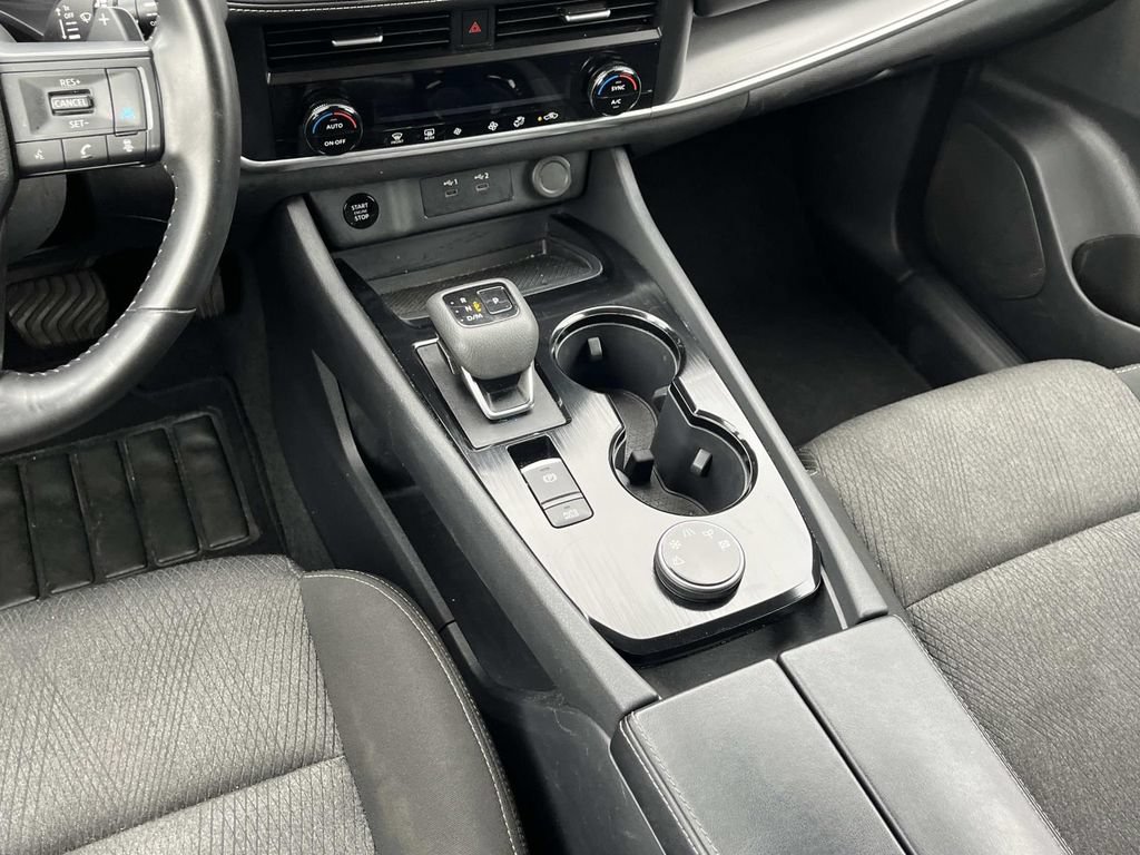 Used 2025 Nissan Rogue SV AWD/4WD image 14