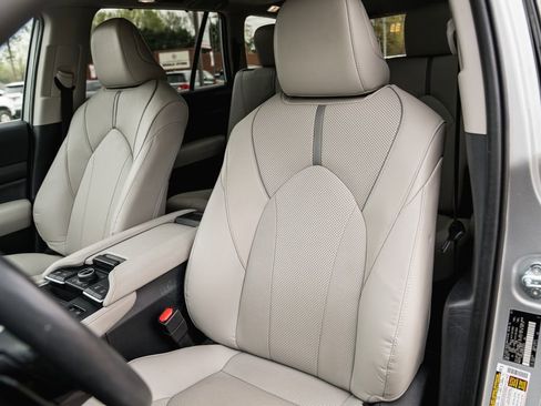 Used 2024 Toyota Grand Highlander Platinum image 27