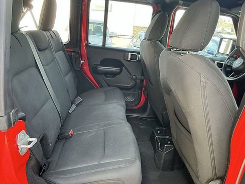 Used 2018 Jeep Wrangler Unlimited Sport image 12