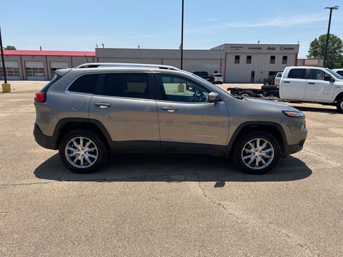 Used 2018 Jeep Cherokee Limited image 6