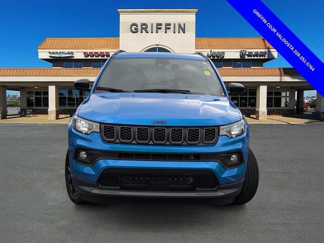 Used 2025 Jeep Compass Latitude w/ Sun & Sound Group AWD/4WD image 12