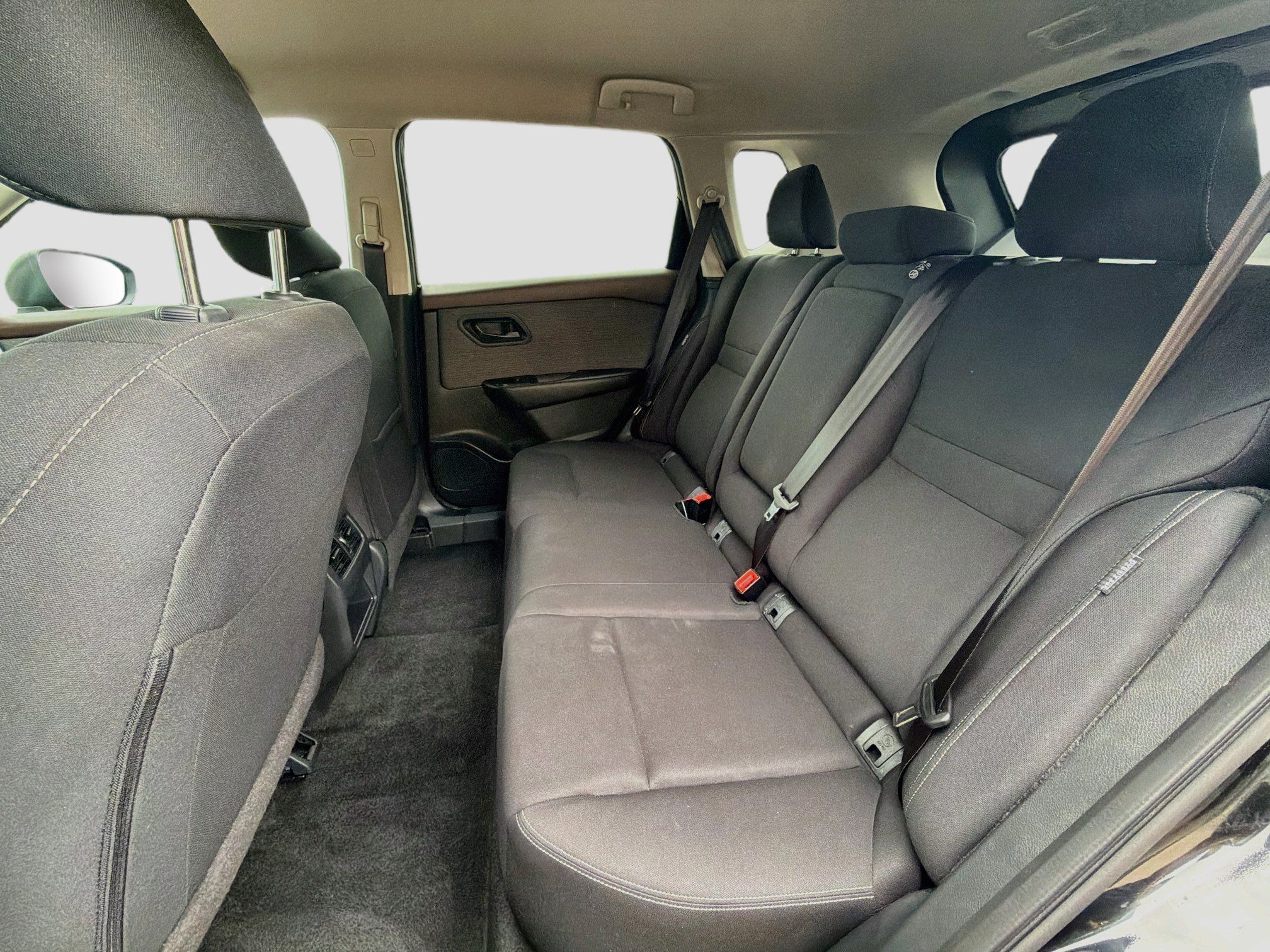 Used 2023 Nissan Rogue S AWD/4WD image 29