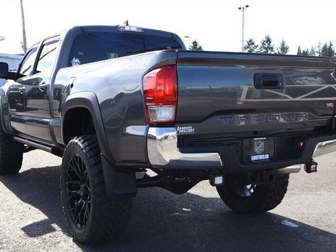 Used 2017 Toyota Tacoma TRD Off-Road w/ Tow Package image 3