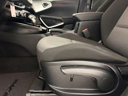 Used 2025 Kia Soul LX FWD image 21