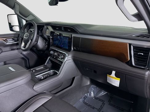 New 2025 GMC Sierra 3500 Denali w/ Denali Reserve Package image 30