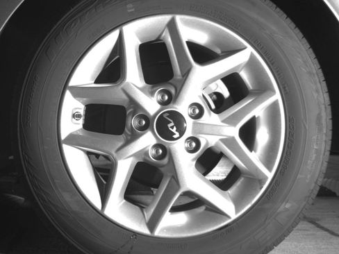 Used 2025 Kia Soul LX w/ LX Technology Package FWD image 17