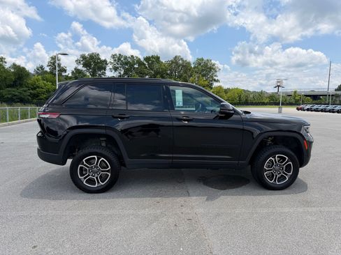 Used 2022 Jeep Grand Cherokee Trailhawk AWD/4WD image 8