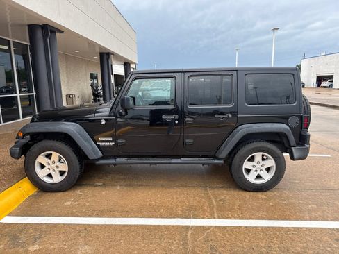Used 2017 Jeep Wrangler Unlimited Sport w/ Quick Order Package 24S AWD/4WD image 4