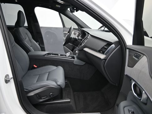 Used 2025 Volvo XC90 B6 Ultra w/ Protection Package image 15