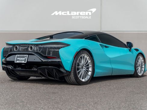 Used 2025 McLaren Artura image 7