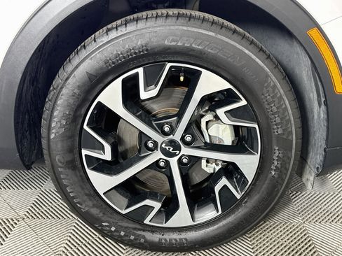 Used 2025 Kia Sportage EX FWD image 30