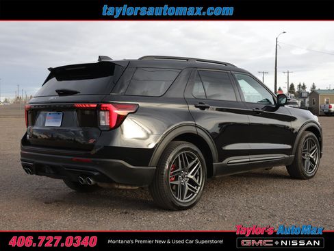 Used 2025 Ford Explorer ST image 4