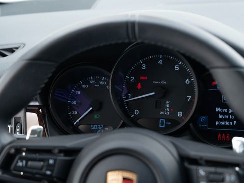 Certified 2025 Porsche Macan AWD/4WD image 19