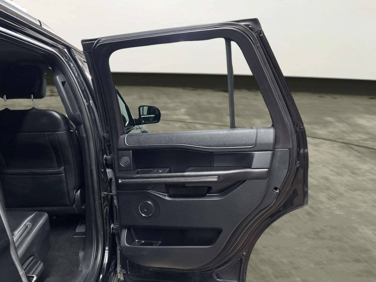 Used 2019 Ford Expedition XLT AWD/4WD image 21