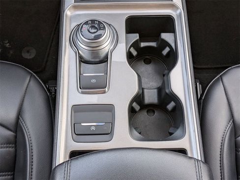 Used 2024 Ford Edge SEL image 25