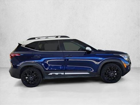 Used 2023 Kia Seltos Nightfall Edition image 4