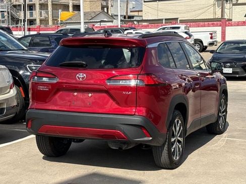 Used 2025 Toyota Corolla Cross XLE FWD image 4