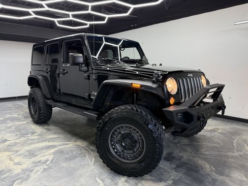 Used 2016 Jeep Wrangler Unlimited Sahara w/ Connectivity Group image 6